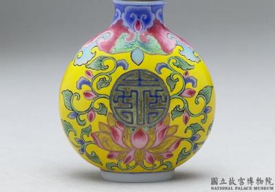 图片[2]-Glass-body painted enamel snuff bottle with lotus blossoms and “myriad” “longevity” characters, Qing dynasty, Qianlong reign (1736-1795)-China Archive